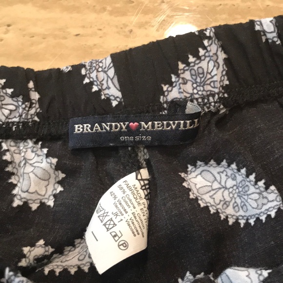 Brandy Melville comfy shorts - Picture 2 of 2